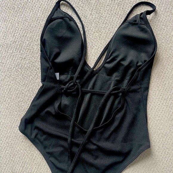 Black one piece swimsuit size medium - Picture 4 of 5